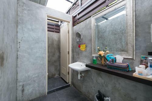 Nty Hostel Near Suvarnabhumi Airport
