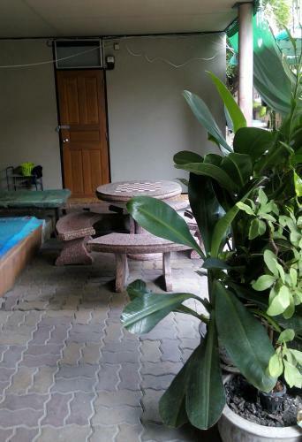 Hostal Anurak Guesthouse