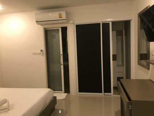 Hostal S.e.t Thanmongkol Residence