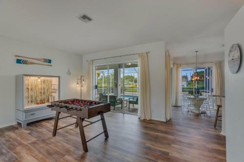 Peaceful Coral Oasis Villa With Pool