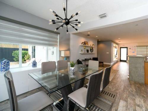 923 Hollywood Muse
