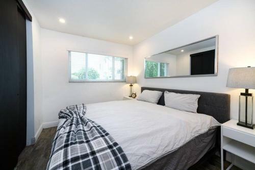923 Hollywood Muse