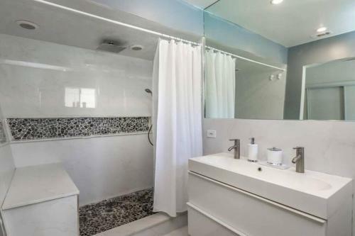923 Hollywood Muse