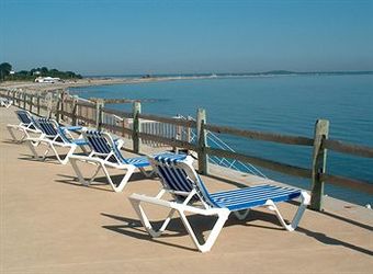 Hotel Pilgrim Sands On Long Beach