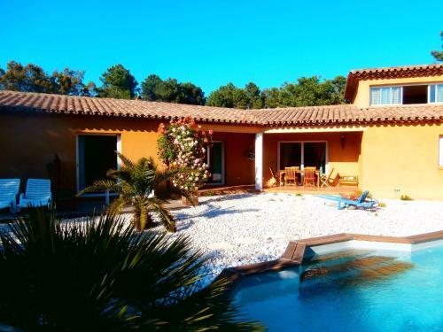Hostal La Moucheli�re
