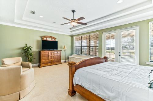 Luxury Green Overlook