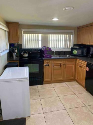 Bedej� Breeze Miami 3bd/2ba Spacious Home And Yard