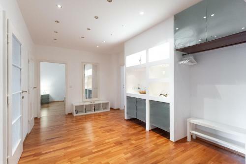 Operastreet City-center Premium Apartment