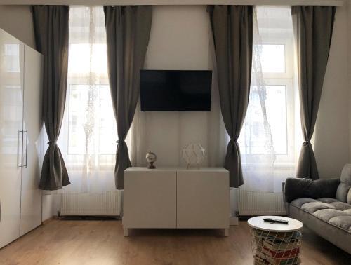 Central Apartment Near Subway Station 2