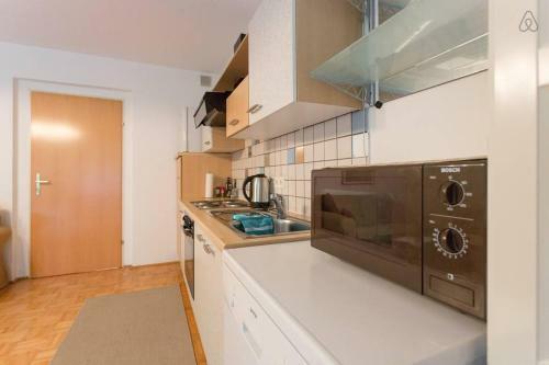 Relaxing Terrace Apartment In Lively Area