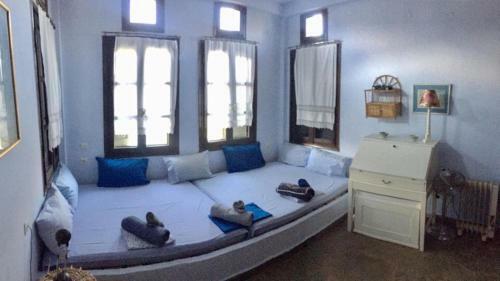Villa Valia: Traditional Luxurious Residence