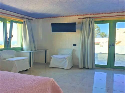 Hostal Muster Suite Full View