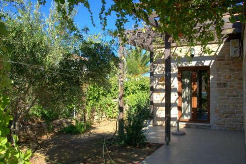 Villa Manios