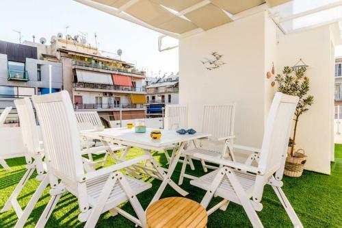 Neoclassical Apartment With 2 Bedrooms In Piraeus