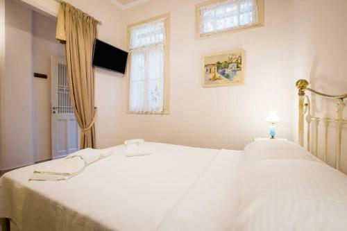 Neoclassical Apartment With 2 Bedrooms In Piraeus
