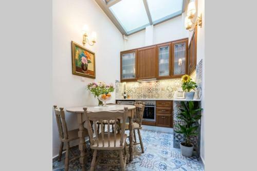 Neoclassical Apartment With 2 Bedrooms In Piraeus