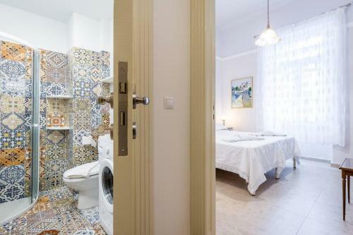 Neoclassical Apartment With 2 Bedrooms In Piraeus