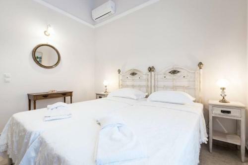 Neoclassical Apartment With 2 Bedrooms In Piraeus