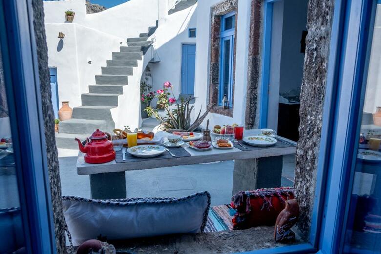 Villa Labyrinth Traditional Houses