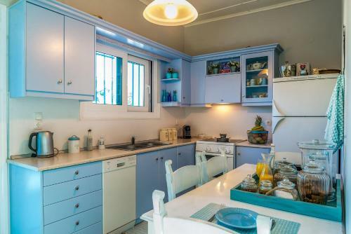 Villa Myrina With Sea View