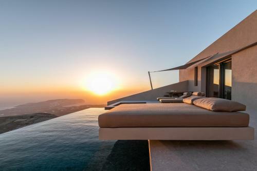 Villa Santorini Sky, Luxury Resort