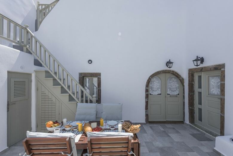Villa Santorini 180 Degrees