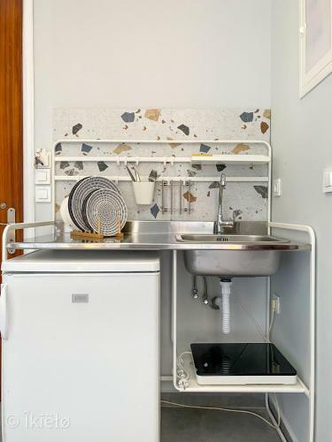 Hostal Theros Lux Apts.