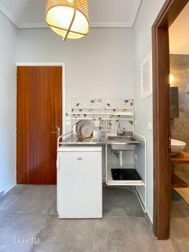Hostal Theros Lux Apts.