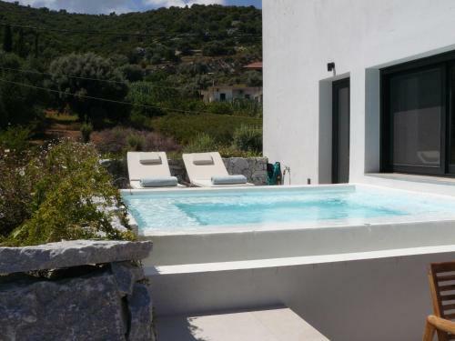Villa Mytikas Detached 3 Bed Villa Private Pool And Jacuzzi