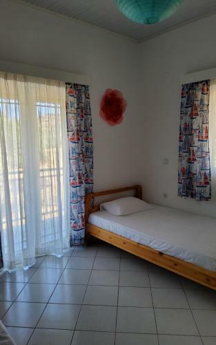 Fully Equipped Beach House At Pachia Ammos Plytra