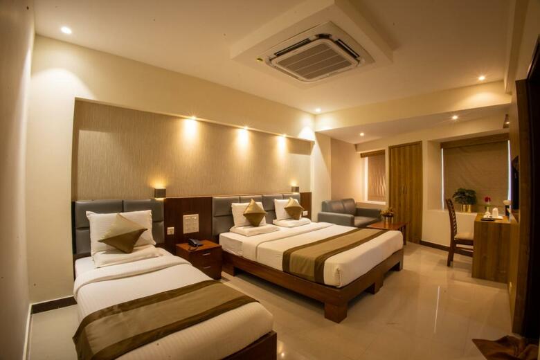 Metro Plaza Hotel