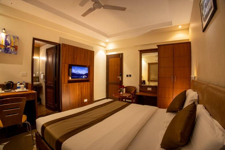 Metro Plaza Hotel