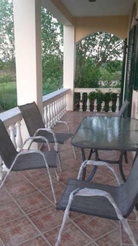 Riverside Family House