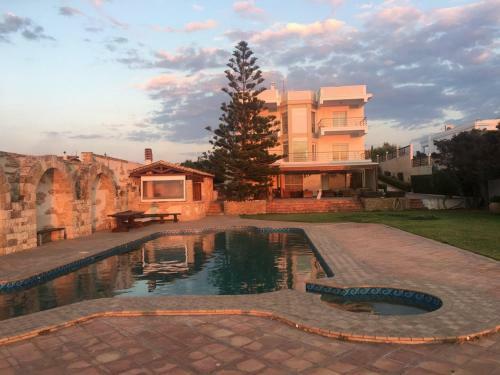 Luxurious Villa By The Sea