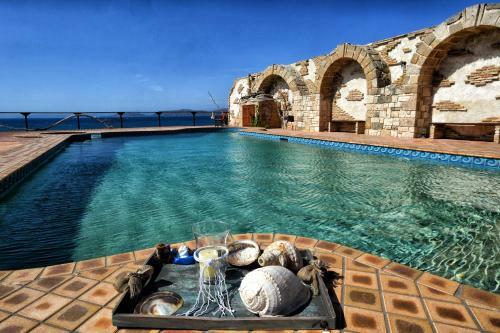 Luxurious Villa By The Sea