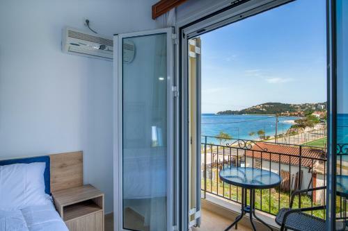 Apartamento Sea View Flat At Ragia Beach!