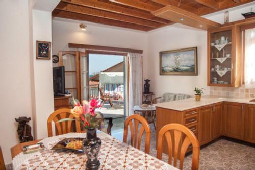 Fernanda's Traditional 2 Floor House