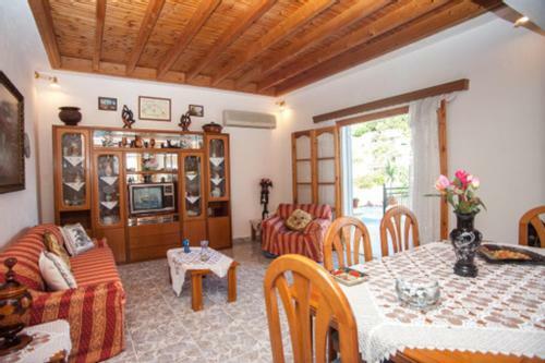 Fernanda's Traditional 2 Floor House