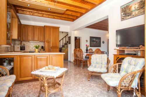 Fernanda's Traditional 2 Floor House