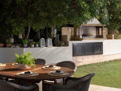 Villa Levantes Home, Design & Style Retreat!