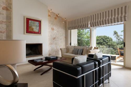 Villa Levantes Home, Design & Style Retreat!