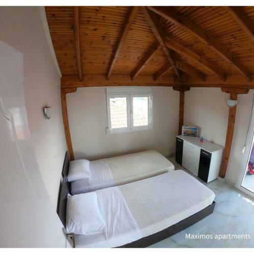 Maximus Polychrono Apartments