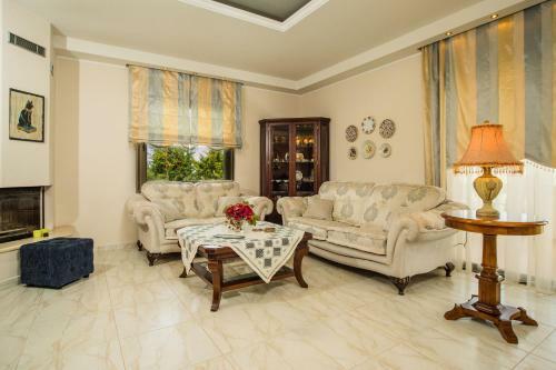 Villa Anthira