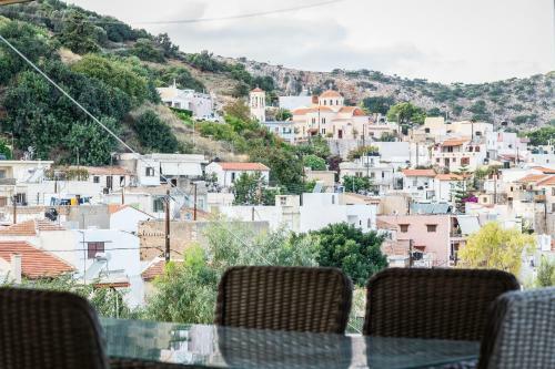 Chic & Spacious House In Rodia Heraklion