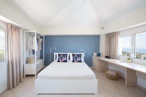 Effies Cozy Villa-spectacular View And Playground