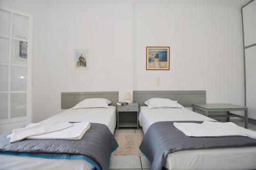Dolphin Apartments & Studios