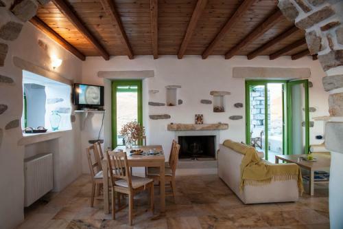 Villa Aeolos With 2 Private Pools
