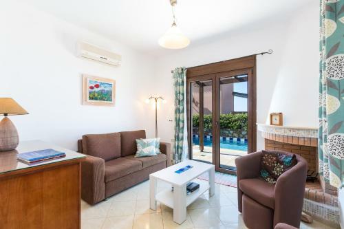 Julie Villa, Idyllic Location!