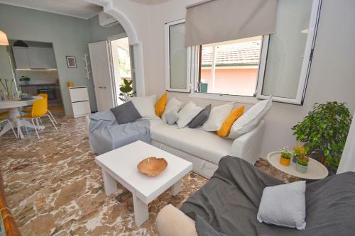 Yia Sou Corfu! Kolibri
