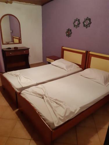 Hostal Dora Sarti